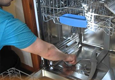 Посудомоечная машина отключается: что делать? Причины и ремонт