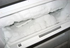 Холодильник покрывается льдом: что делать? Причины и ремонт